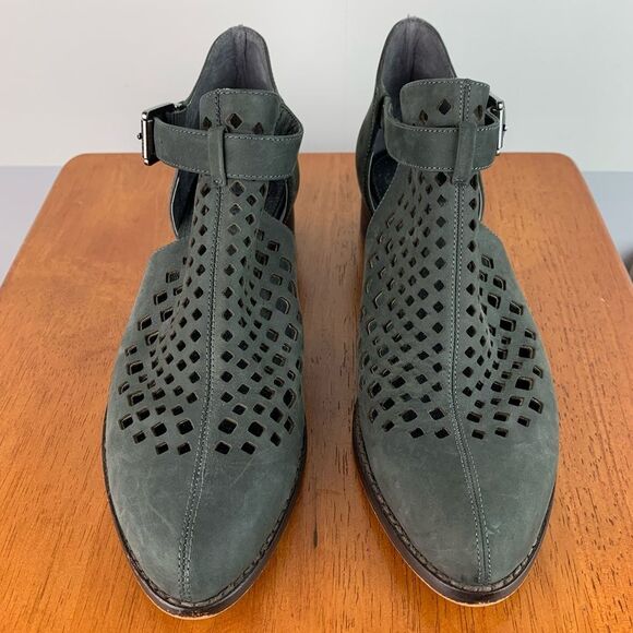 VINCE CAMUTO Cadey Gray Perforated Nubuck Leather Ankle Bootie Buckle US 8.5 - Picture 4 of 10